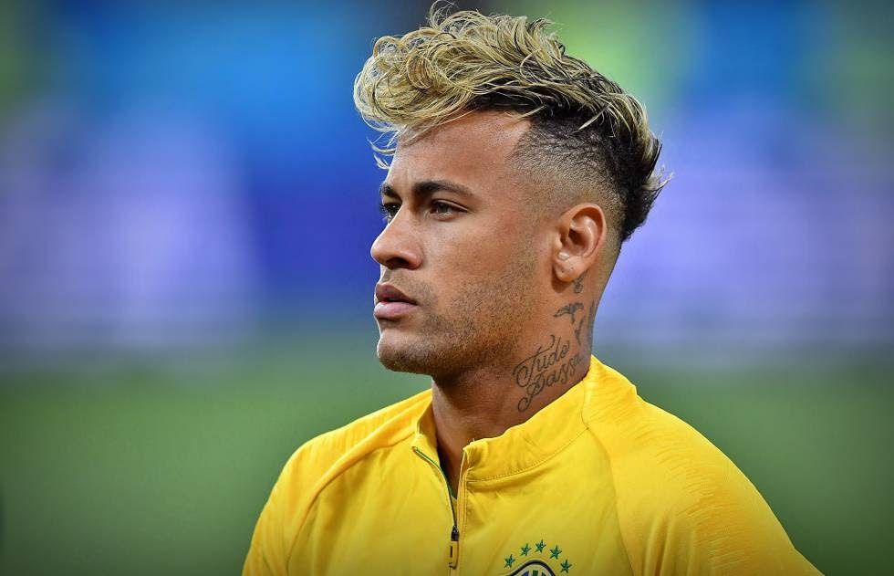 Qual a cor do cabelo do Neymar 2022?