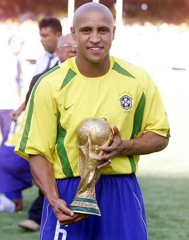 Roberto Carlos é o lateral que mais fez gols no futebol - Relembre a história dele