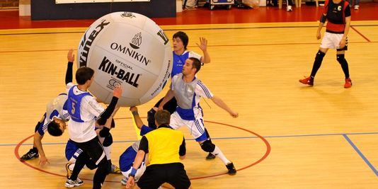 Floorball, Kin-Ball, Spikeball, Tchoukball e Flag Football – saiba a diferença