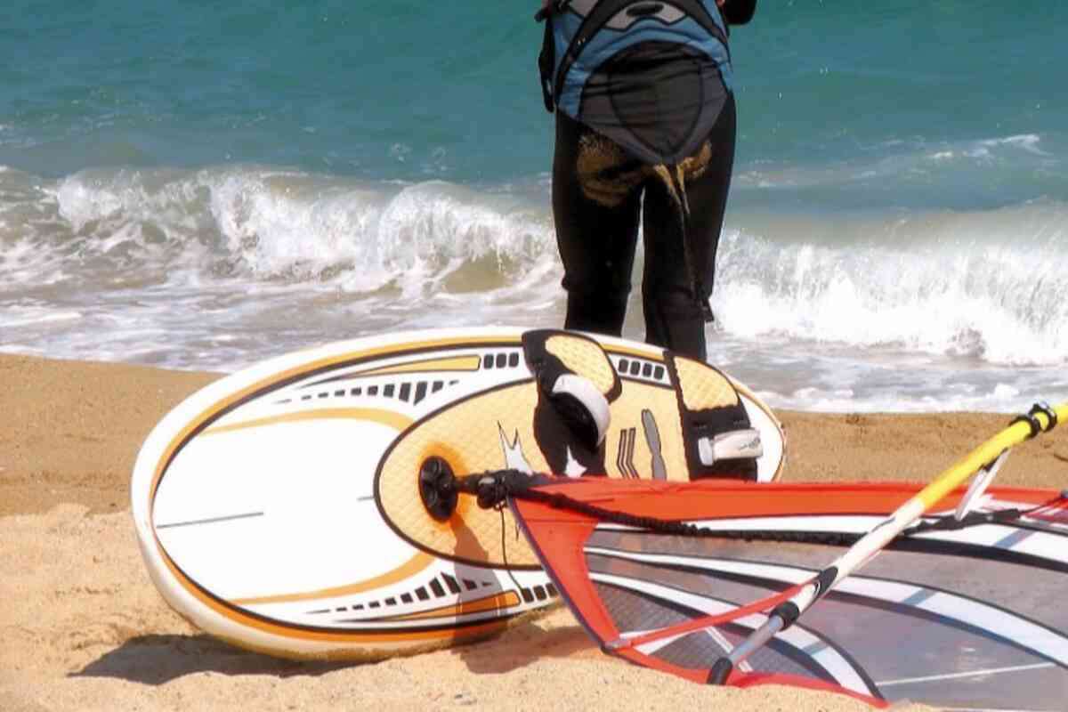 Esses são os equipamentos necessários para praticar o windsurf